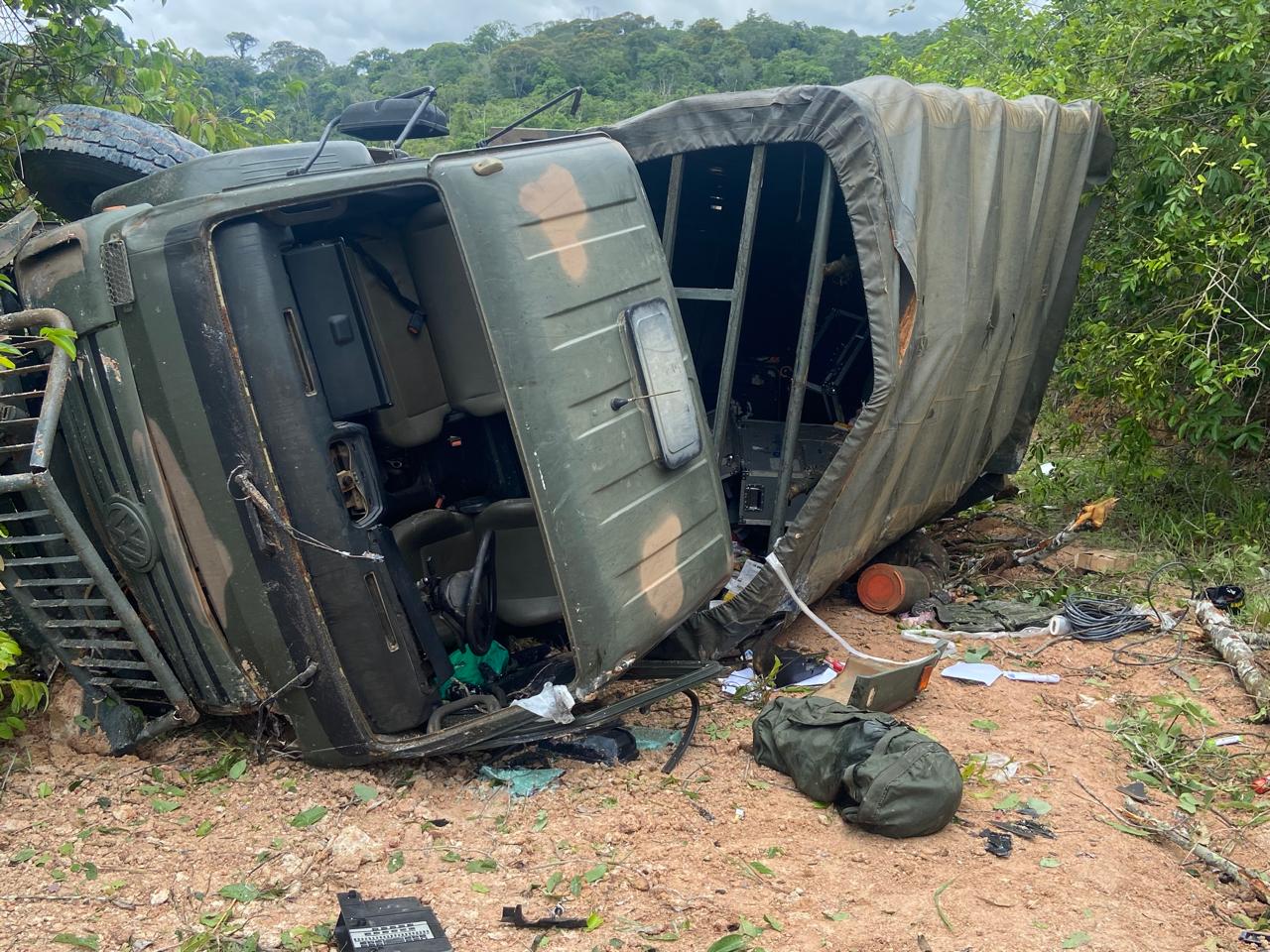 Caminhão despenca em ribanceira e militar do 4º BIS morre em acidente no distrito de Jaci-Paraná, em Rondônia